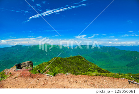 栃木県日光市　奥日光の男体山から見た太郎山神社と白根山方面 128050061