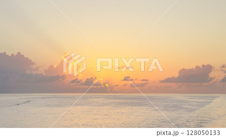 カリブ海の夕焼け 128050133
