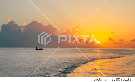 カリブ海の夕焼け カリブ海の夕焼け 128050135