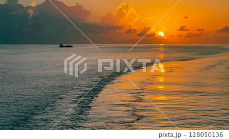 カリブ海の夕焼け 128050136