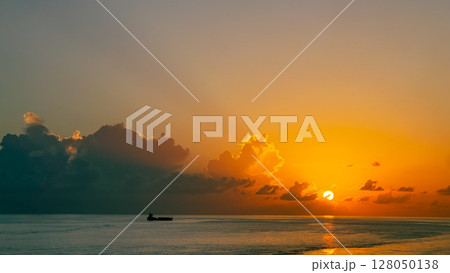 カリブ海の夕焼け カリブ海の夕焼け 128050138