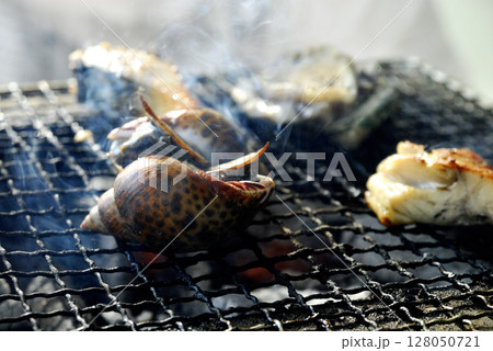 七輪で楽しむ食事 七輪で楽しむ食事 128050721