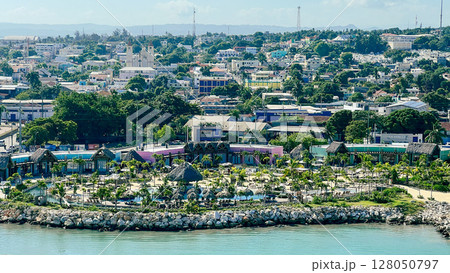 クルーズ船でいくドミニカ 128050797