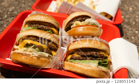 IN-N-OUTのハンバーガー IN-N-OUTのハンバーガー 128051143