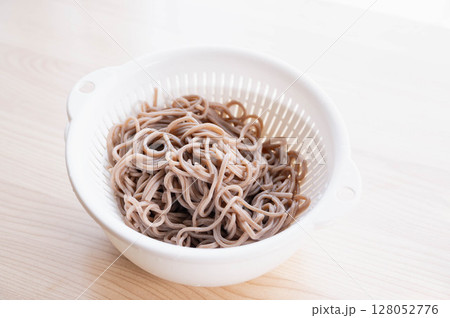 茹でた蕎麦 128052776