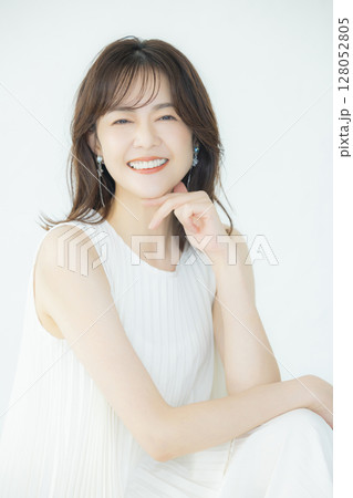 ミドル女性のポートレイト ミドル女性のポートレイト 128052805