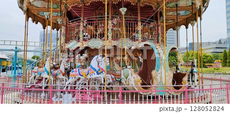 八景島シーパラダイスの白馬の回転木馬 八景島シーパラダイスの白馬の回転木馬 128052824