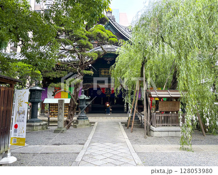 京都の六角堂の本堂 128053980