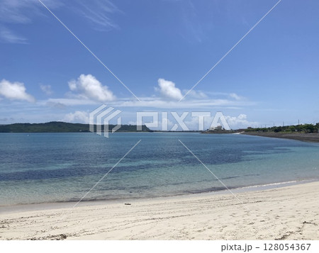 竹富島の綺麗なコンドイ浜ビーチ 竹富島の綺麗なコンドイ浜ビーチ 128054367