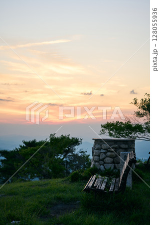 穏やかな夕暮れ 穏やかな夕暮れ 128055936