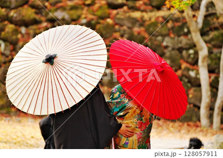 幸せが満ちる秋 128057911