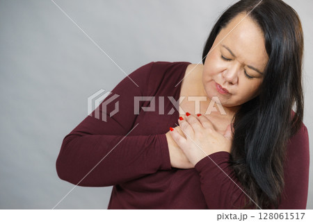 Adult woman having pain in chest Adult woman having pain in chest 128061517