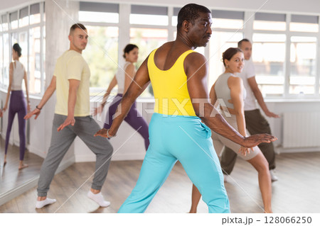 Group of people dancing modern dances Group of people dancing modern dances 128066250