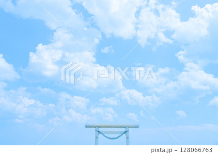 青空と鳥居 128066763