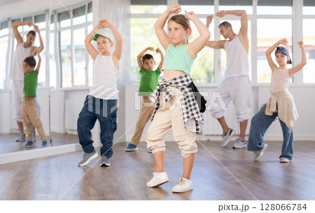 Girls and boys training hip hop in dance studio, dance classes for kids 128066784