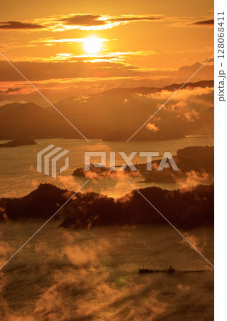 瀬戸内の海霧の名所筆影山展望台からの景色 瀬戸内の海霧の名所筆影山展望台からの景色 128068411