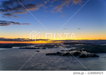 瀬戸内の海霧の名所筆影山展望台からの景色 128068425