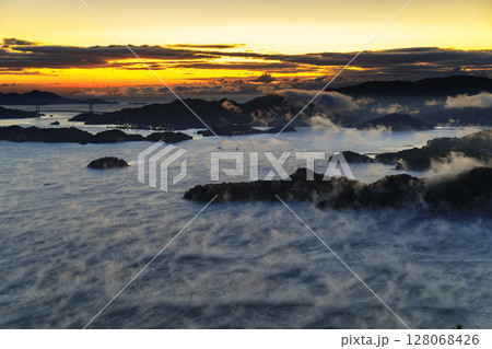瀬戸内の海霧の名所筆影山展望台からの景色 瀬戸内の海霧の名所筆影山展望台からの景色 128068426