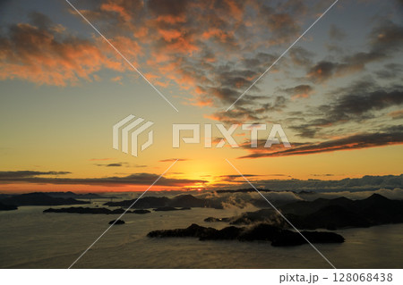 瀬戸内の海霧の名所筆影山展望台からの景色 瀬戸内の海霧の名所筆影山展望台からの景色 128068438