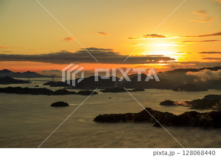 瀬戸内の海霧の名所筆影山展望台からの景色 128068440