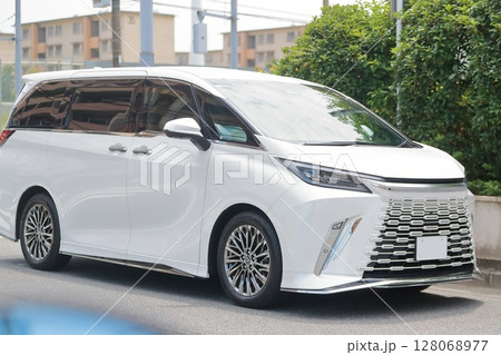 高級ミニバン 高級ミニバン 128068977