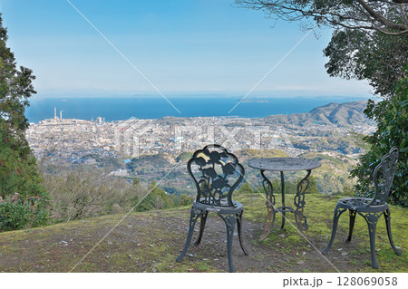 【へんろ道 佐礼展望所からの風景】 愛媛県四国中央市金田町三角寺 【へんろ道 佐礼展望所からの風景】 愛媛県四国中央市金田町三角寺 128069058