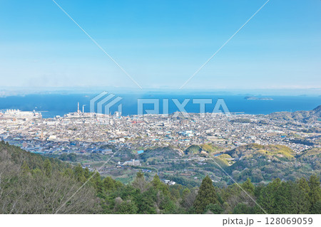 【へんろ道 佐礼展望所からの風景】 愛媛県四国中央市金田町三角寺 【へんろ道 佐礼展望所からの風景】 愛媛県四国中央市金田町三角寺 128069059