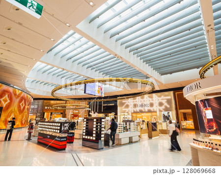 空港・免税店・海外旅行イメージ　シドニー国際空港 128069668