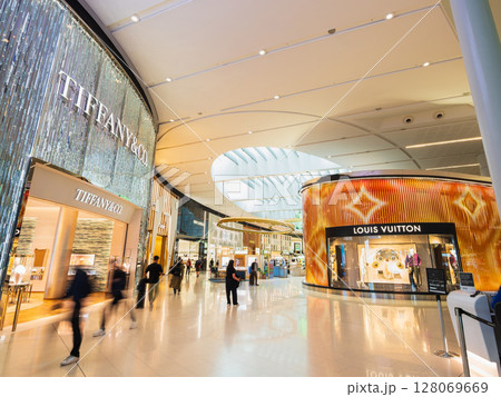 空港・免税店・海外旅行イメージ　シドニー国際空港 128069669