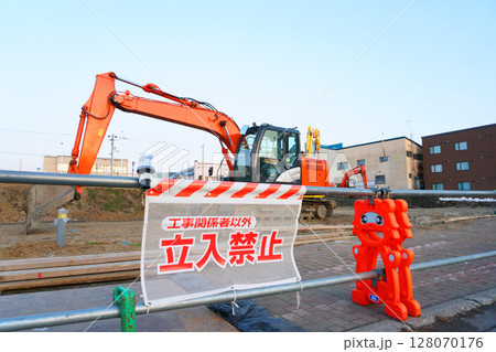 建設現場のショベルカー 建設現場のショベルカー 128070176