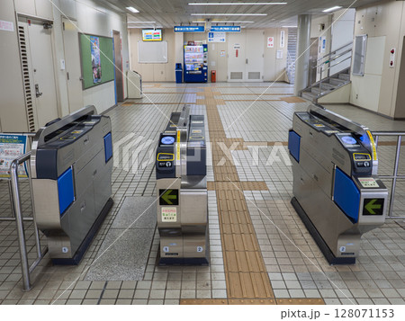 千葉都市モノレール 千葉公園駅の改札口 128071153