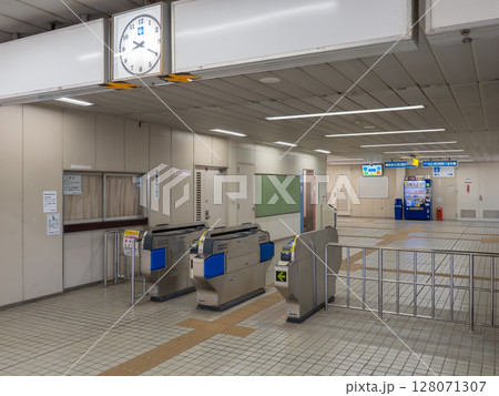 千葉都市モノレール 千葉公園駅の改札口 128071307