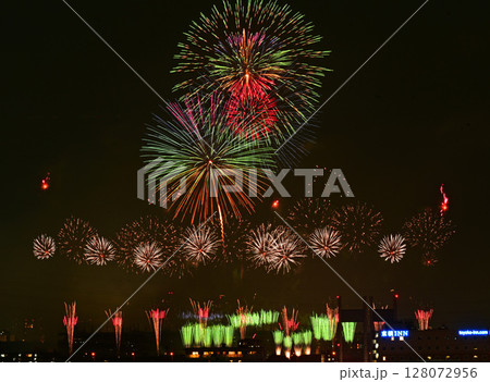 夏の夜空 128072956