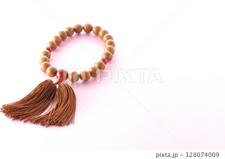 数珠の単品撮影 128074009