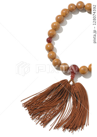 数珠を白背景で単品撮影 128074392