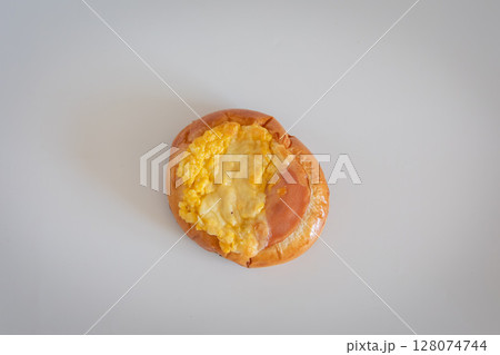 パン パン 128074744