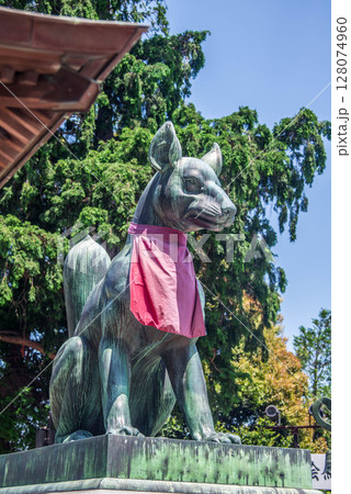 愛知県豊川市 豊川稲荷 本堂前のお狐さん 2 愛知県豊川市 豊川稲荷 本堂前のお狐さん 2 128074960