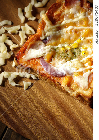 ピザトースト ピザトースト 128075407