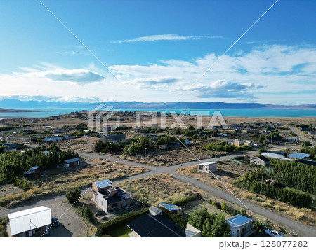 アルゼンチンのエルカラファテの広大な町の空撮 128077282
