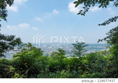 金胎寺山の展望台から見た景色(大阪府富田林市) 金胎寺山の展望台から見た景色(大阪府富田林市) 128077437