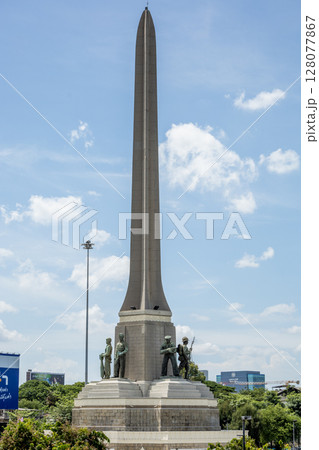 Statue of The Victory Monument 128077867