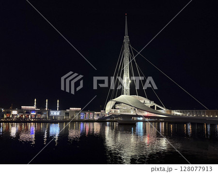 台湾高雄市の高雄港大港橋　Great Harbor Bridge 128077913