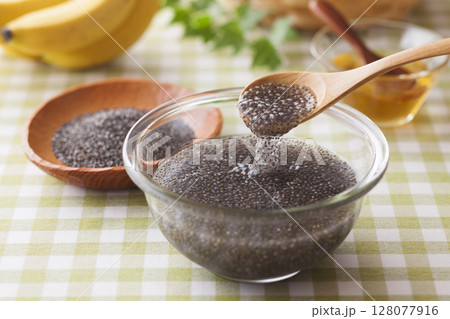 ブラックチアシード 128077916