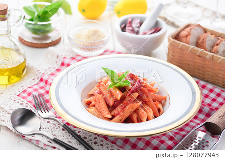 ペンネアラビアータ 赤唐辛子香る本格イタリアンパスタ 128077943