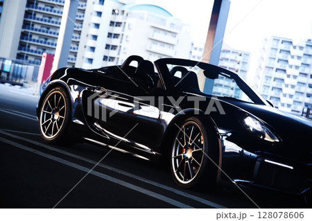 ツヤツヤの黒いオープンカー ツヤツヤの黒いオープンカー 128078606