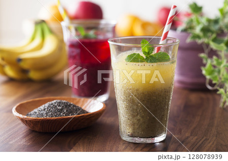 チアシードドリンク / パイナップル 128078939
