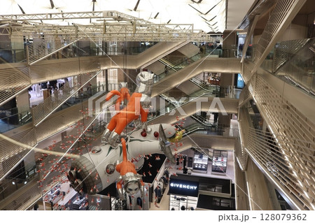 エスカレーター エスカレーター 128079362