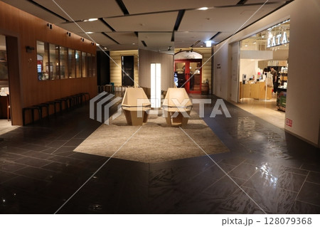 誰もいないコワーキングスペース 128079368