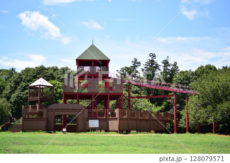初夏のふなばしアンデルセン公園の遊具 128079571