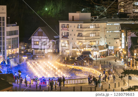 草津温泉 湯畑の夜景 草津温泉 湯畑の夜景 128079683
